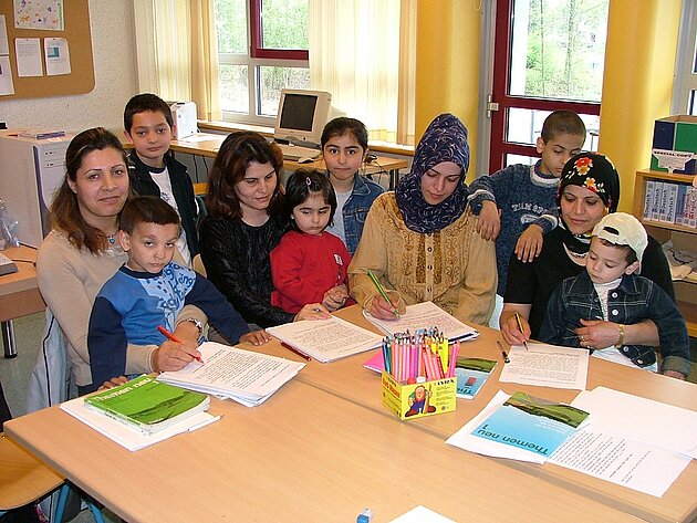 Bildung und Ausbildung junger Migrantinnen und Migranten in Deutschland –  Ein Überblick